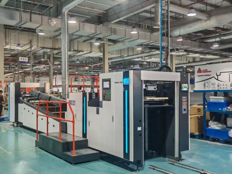 New Star ny maskin FHSGJ-760 helautomatisk höghastighets hel/punktlackmaskin har levererats till den indonesiska kunden.